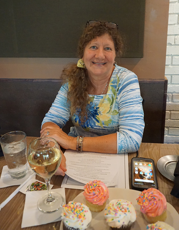 cupcakes-and-wine-fmb-community-foundation